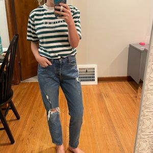 Levi’s Wedgie Fit Button Fly Distressed Jean. Size 29.